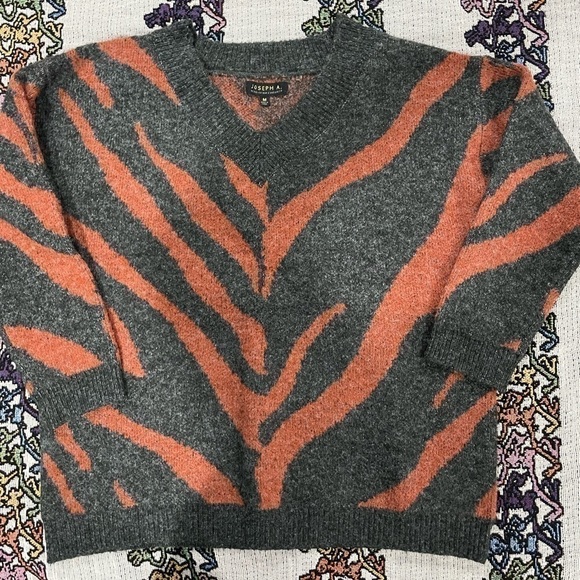 Joseph A sweater - Picture 1 of 6